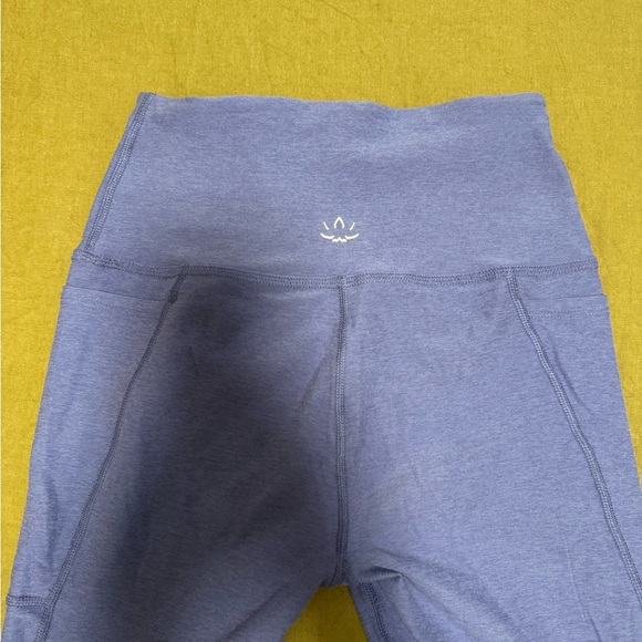Beyond Yoga soft periwinkle Leggings - Picture 3 of 7